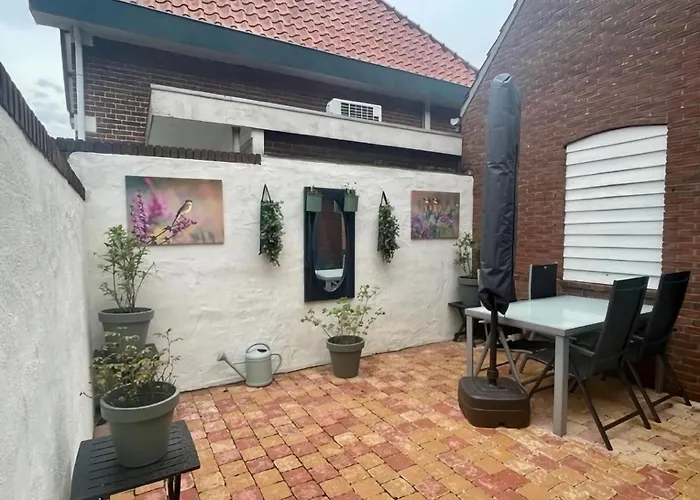 Апартаменты Vestingstadappartement With Garden